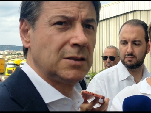 Conte, ci insultano ma fermeremo vecchi e nuovi privilegi