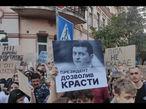 Zelensky, presenterò nuovo ddl su anticorruzione