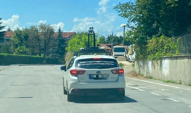 La Apple Car in via Astico, ad Avigno, nel primo pomeriggio di giovedì 24 luglio