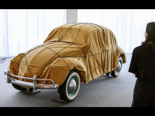 Volkswagen, semestre in netto calo, rivede le stime 2025