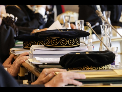 Consulta, illegittima norma Puglia su dimissioni sindaci