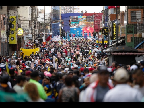 Maduro invita al voto di massa, ma per l'opposizione è una farsa