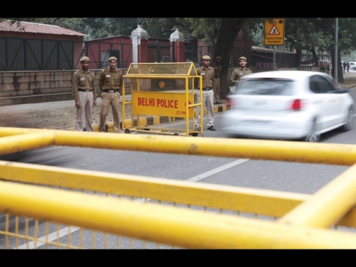 Si spacciava per ambasciatore Paesi fittizi, indiano arrestato