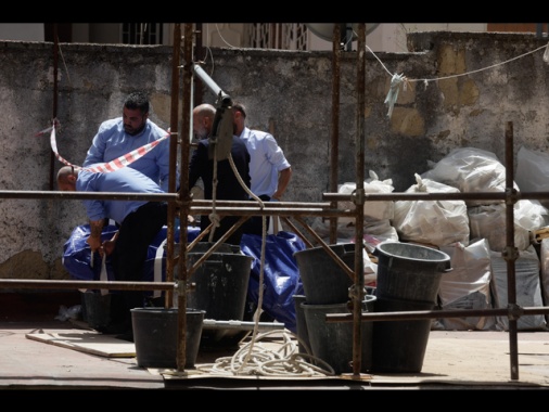 Lavoravano 'in nero' due dei tre operai morti a Napoli