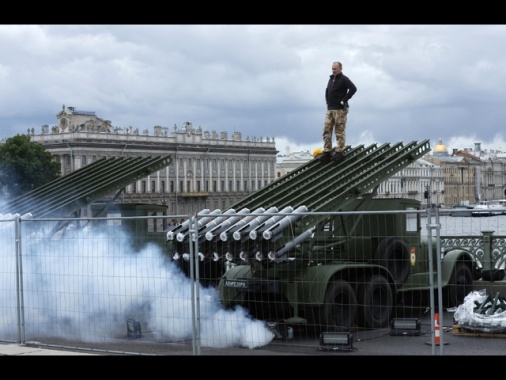 Mosca annulla la Parata navale, Putin presenzia a manovre