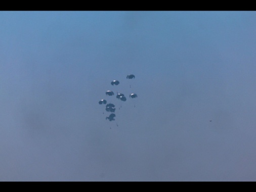 Aerei Giordania-Emirati sganciano 25 tonnellate di aiuti su Gaza