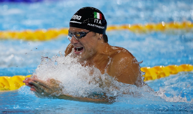 Martinenghi nella semifinale dei 100 rana a Singapore (foto Fazry Ismail/EPA)