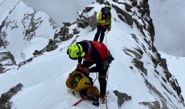 I due alpinisti si trovano sul monte Rosa a un centinaio di metri in linea d’aria dalla capanna Margherita