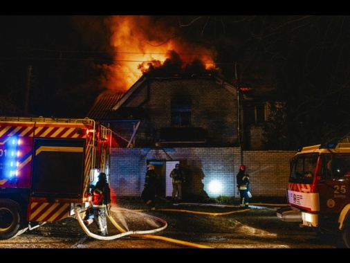 Raid russi sull'Ucraina, nella notte almeno 20 morti