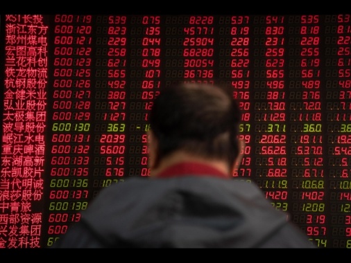 Borsa: Asia contrastata tra dazi e trimestrali, Tokyo -0,8%