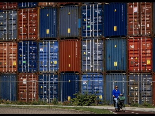 Export giugno extra Ue sale del 6%, spinta da vendita navi