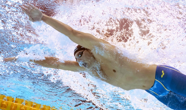 Martinenghi durante la semifinale dei 100 rana (foto Francois-Xavier Marit/AFP)