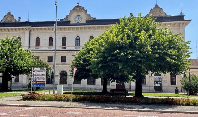 Il fatto è accaduta davanti alla stazione di Luino