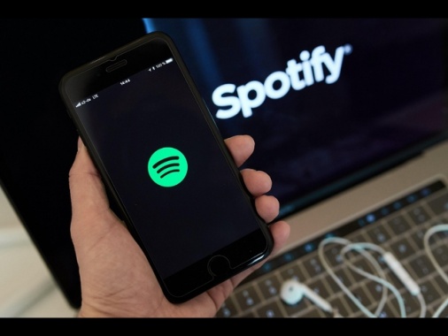 Spotify, abbonati salgono a 276 milioni ma utile delude