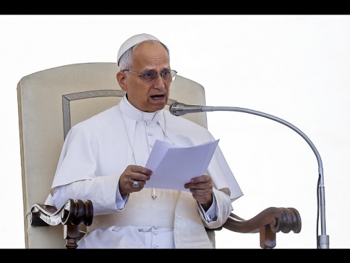 Il Papa, bulimia da social, la nostra società è malata