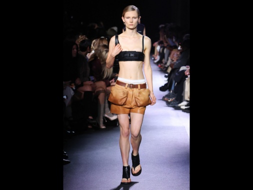 Prada, ricavi a 2,7 miliardi (+9%) grazie a Miu Miu