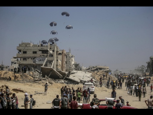 Difesa civile di Gaza, almeno 30 uccisi in attesa degli aiuti