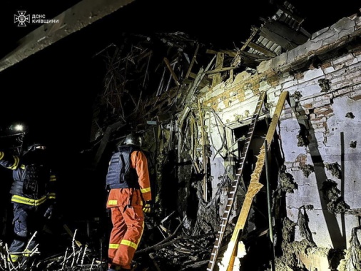 Attacco russo con droni su Kiev, otto feriti