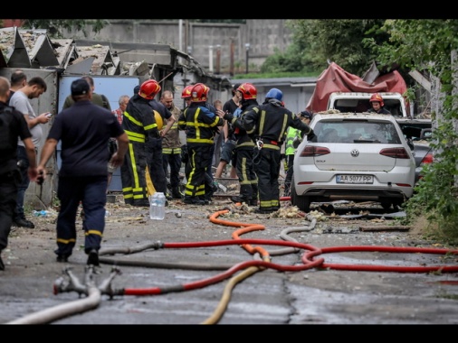 Attacco russo con droni su Kiev, un morto e 43 feriti