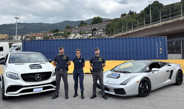 Lamborghini e Mercedes sequestrate in dogana