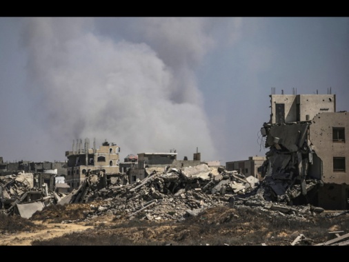 Media, 'attacchi israeliani a Gaza, 27 morti dall'alba'