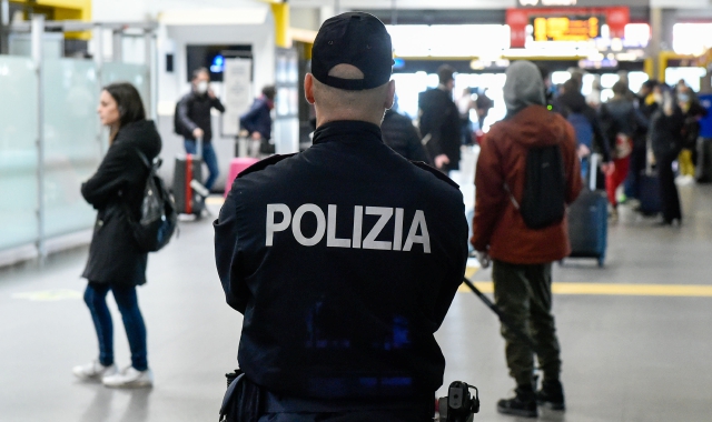 Nei giorni scorsi aveva rubato uno zaino a Malpensa contenente effetti personali per oltre 150mila euro