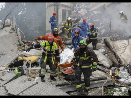 Kiev, 'salgono a 9 i morti dell'attacco russo nella capitale'