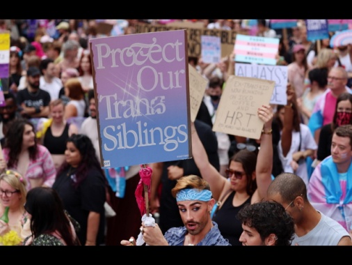 California fa causa a Trump contro stop a transizione di genere