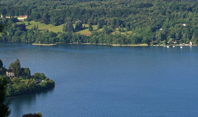 Diciottenne annega nel lago d’Orta