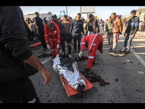 Attacco israeliano contro la sede della Mezzaluna rossa,un morto