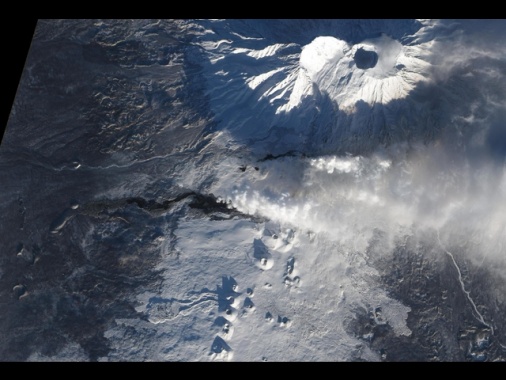 Vulcano russo in eruzione in Kamchatka dopo 450 anni