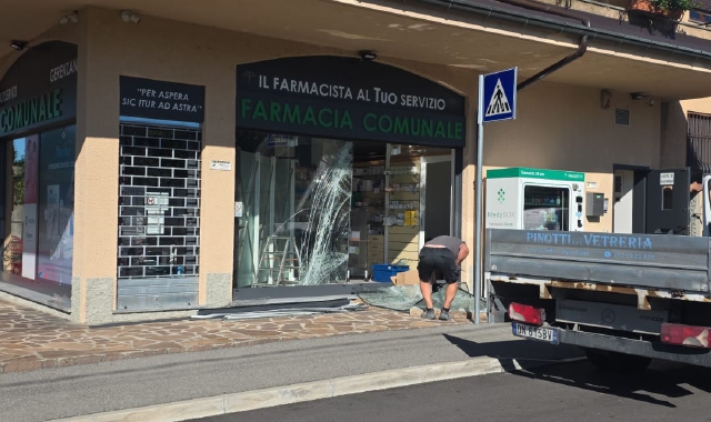 La spaccata notturna in farmacia