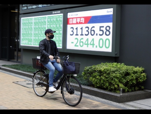 Borsa: Tokyo, apertura in netto calo (-1,76%)