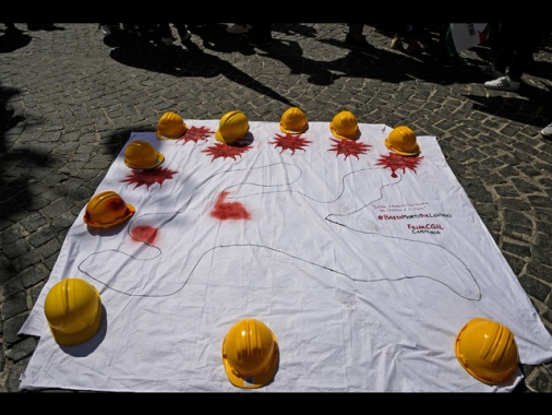 Inail, in 6 mesi salgono a 495 denunce di morti sul lavoro