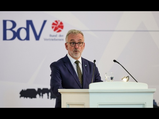 In Germania gli ordini all'industria in giugno calano a sorpresa