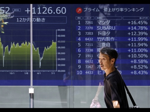 Borsa: l'Asia cauta in attesa di chiarezza sui dazi, sale Sidney