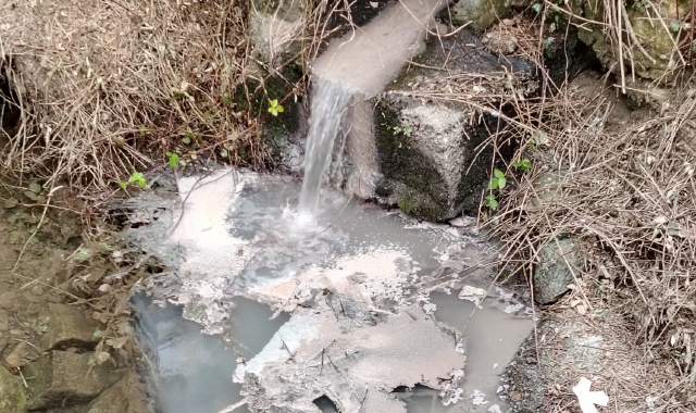 Lo sversamento di liquami fognari nel Vevera ad Arona