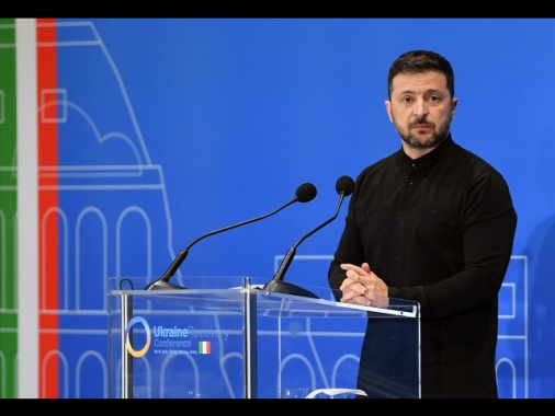 Zelensky, ai colloqui di pace partecipi anche l'Europa