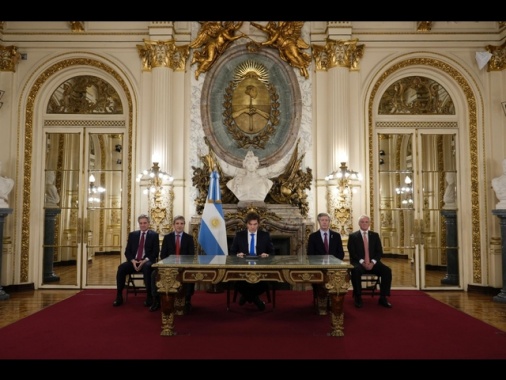 Milei dichiara guerra al Parlamento e ai bilanci in deficit