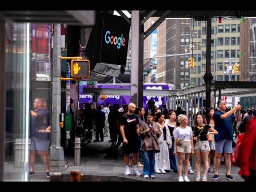 Giovane spara a Times Square, ferisce tre persone