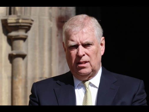 Bbc, principe Andrea sempre più al bando dopo biografia-scandalo