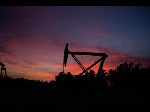 Prezzo del petrolio in calo, Wti a 63,48 dollari al barile