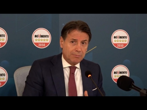 Conte, Meloni festeggia i suoi giorni a Chigi, gli italiani no