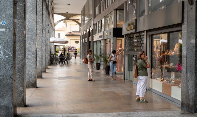 Ferragosto a Busto, ecco chi terrà le serrande alzate