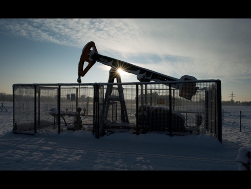 Petrolio stabile in avvio, Wti a 63,20 dollari al barile