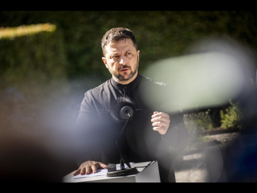 Zelensky a Berlino per videoconferenza sul vertice in Alaska