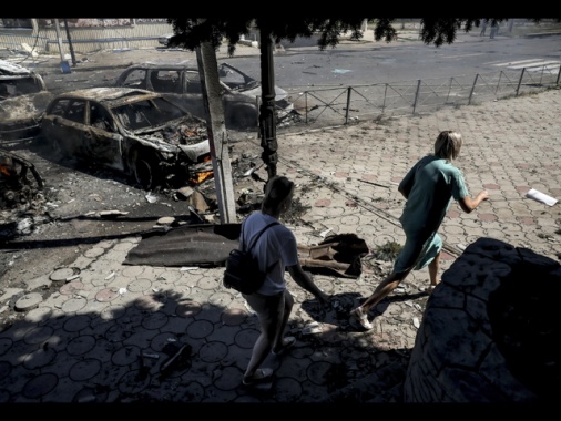 Kiev ordina l'evacuazione da decine di località del Donetsk