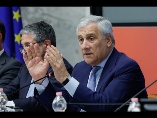 Tajani, 'si pensa ad art.5 modello Nato per l'Ucraina'