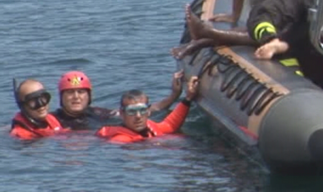 Il gruppo di amici aveva trascorso il ferragosto e la nottata sulla spiaggia dei Canottieri. L’allarme è partito ieri mattina al risveglio