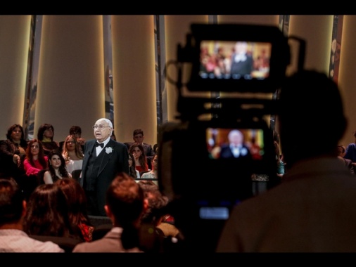 Cambia la programmazione Rai in memoria e in onore di Baudo